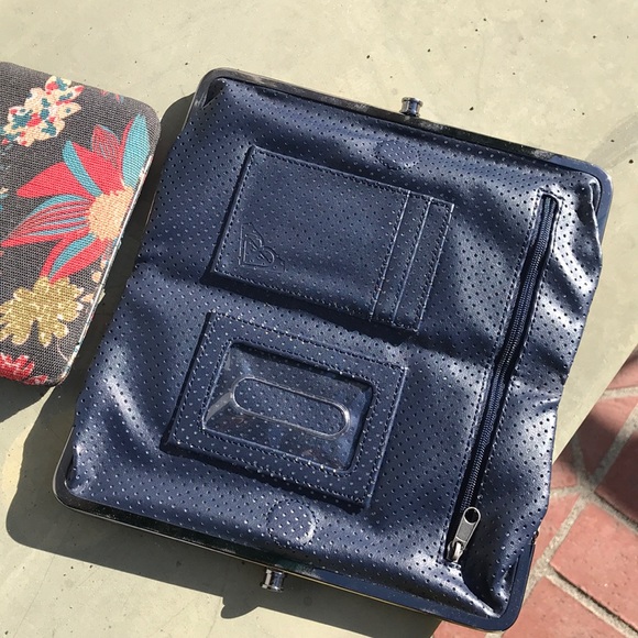 SOLD. 2 Wallets. - Picture 2 of 5